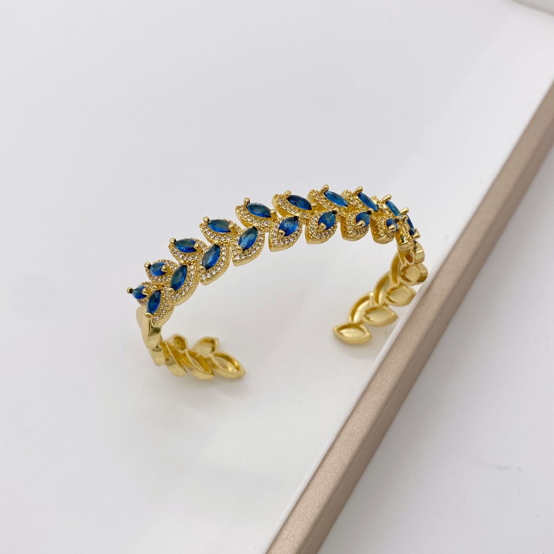 Copper-plated 18K gold sparkling light luxury high-end leaf ring bracelet set, exquisite and fashionable style set wholesale pic 12