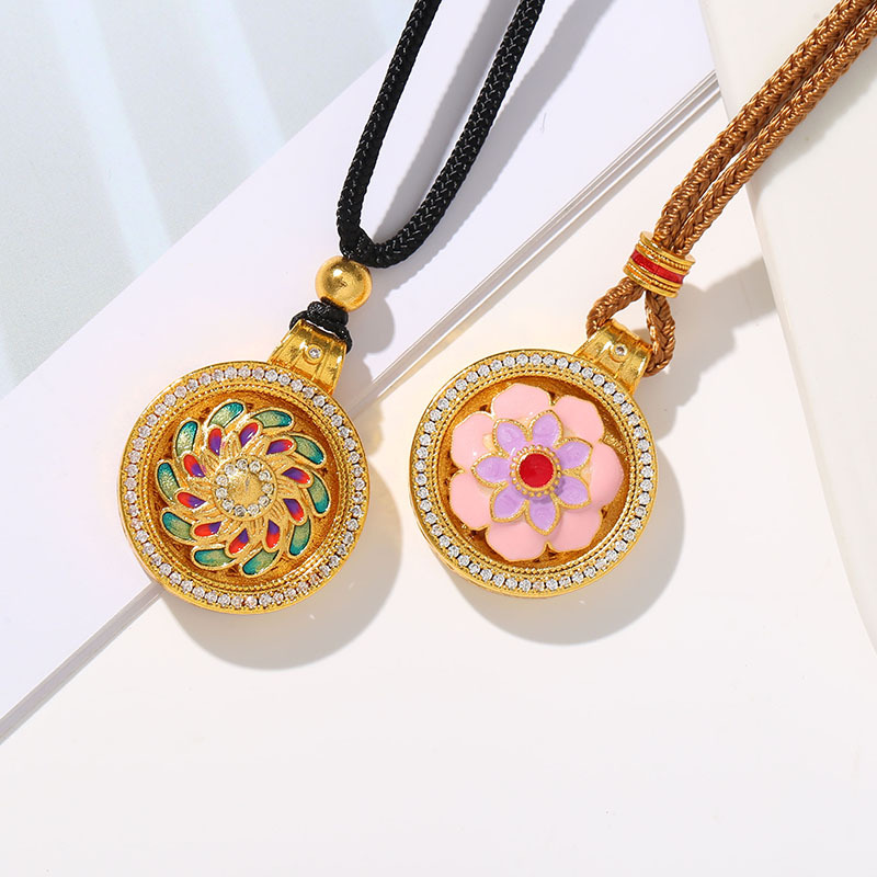 新中式轻奢沙金珐琅彩可旋转点钻罗盘挂件复古黑绳链吊坠详情4