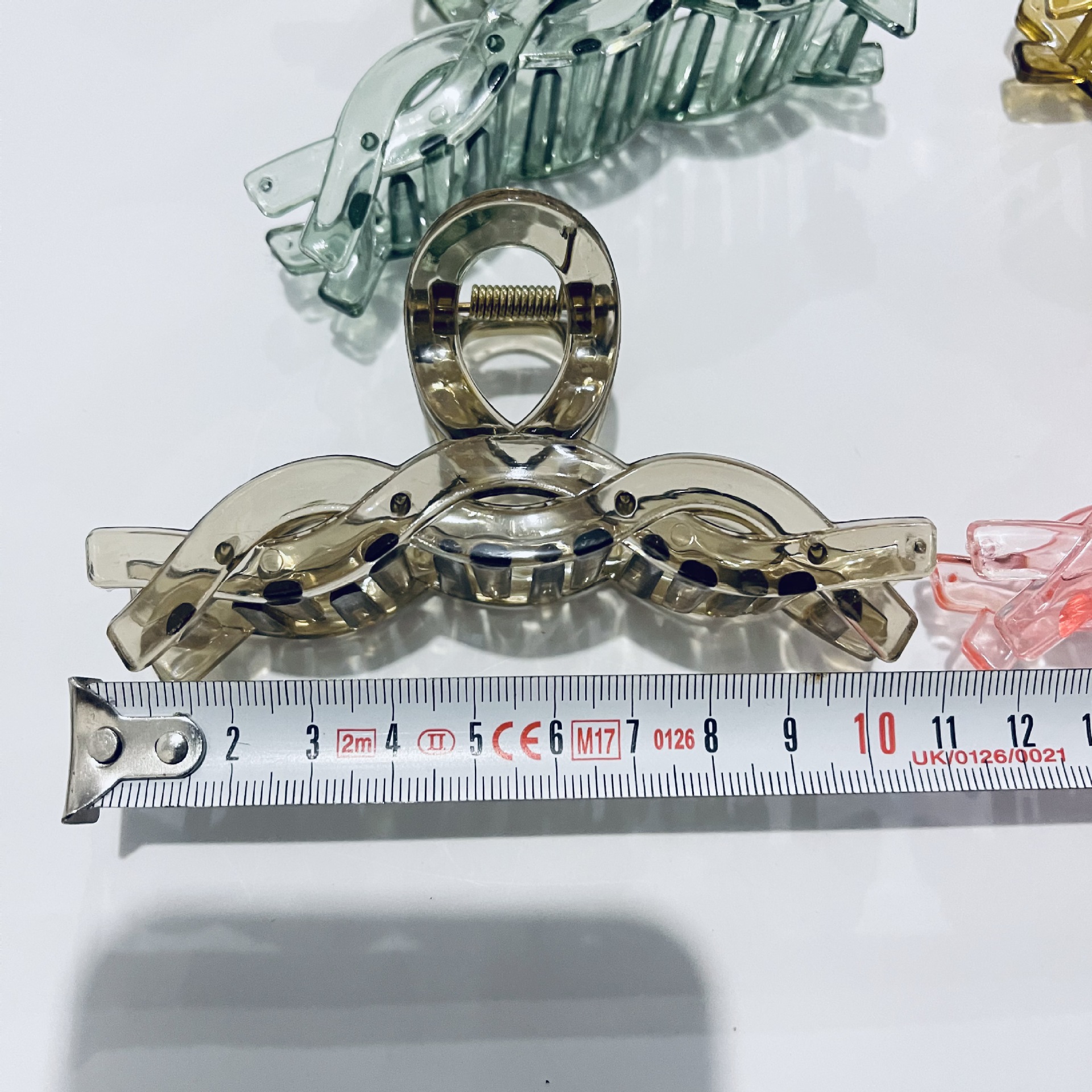 【1-9 Zone 】 No. 187 / Twisted Crystal Gripper 12/ Pack Transparent Plastic Gripper Fashionable Crystal Twisted Hair Gripper Hairpin handle 2 yuan 1 yuan Wholesale Korean style accessories pic 1