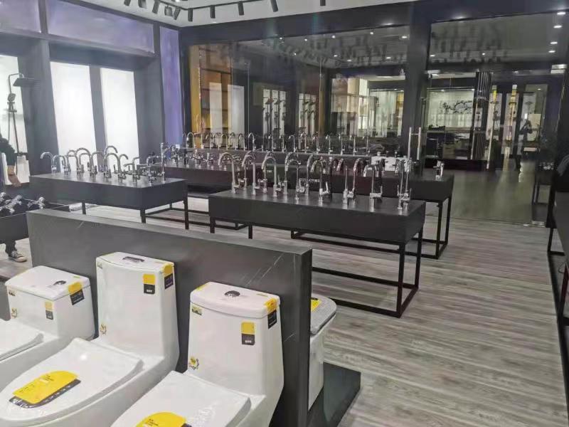 Export cross-border wall-mounted cold and hot water bathtub, shower, concealed three-in-one mixing valve, faucet and rotating shower head set pic 7