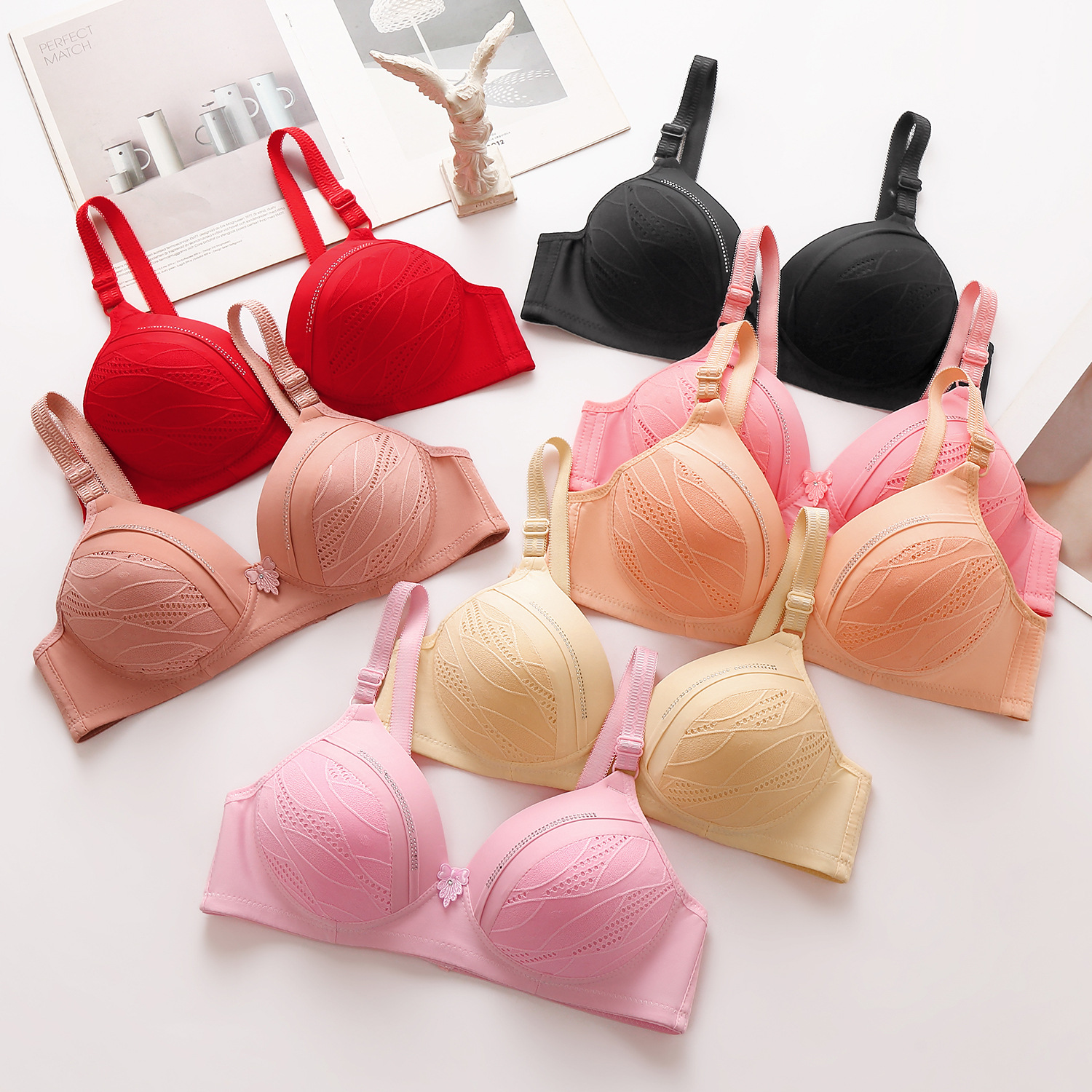 The manufacturer exclusively provides thin, seamless undergarments for women, middle-aged and elderly people, with embossed beads, cut-out and jacquard traditional style bras pic 1