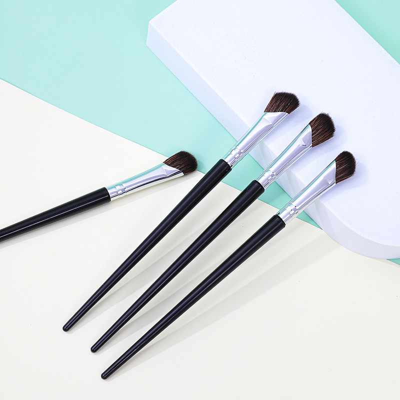 沧州化妆刷马毛镰刀鼻影刷动物毛细节修容美妆工具批发定制眼影详情6