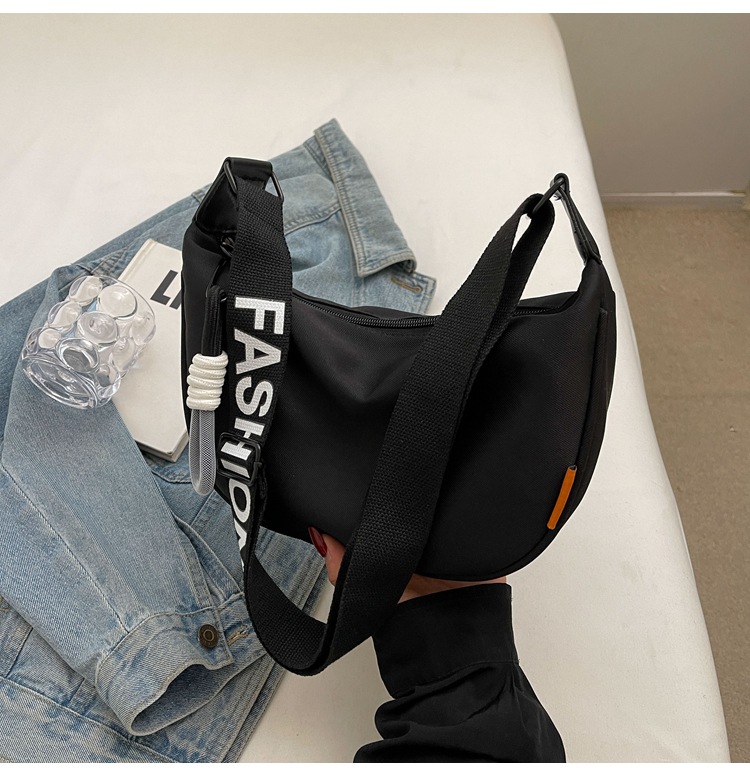 帆布包包女2024新款春夏季百搭饺子包休闲运动宽带单肩斜挎包女包详情30