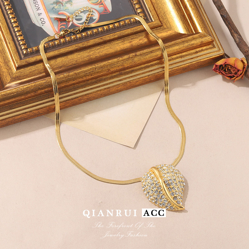 French light luxury, diamond-encrusted design, leaf high-end necklace, spring new retro collarbone chain, niche necklace for women pic 20