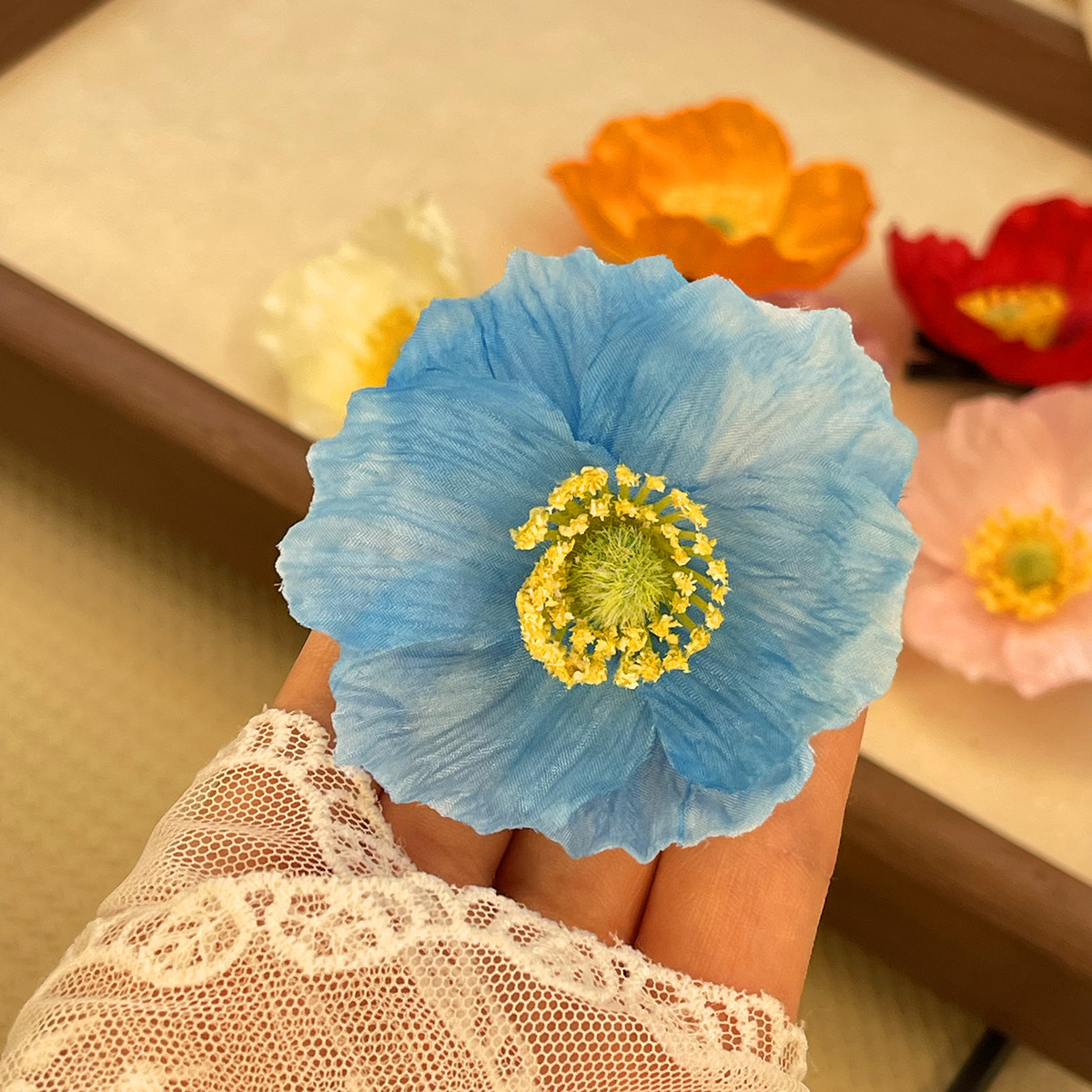 The new spring and summer faux poppy flower hair clip has a pure and elegant atmosphere. The side clip is a photo-taking hair accessory and a super fairy-like hair flower clip pic 5