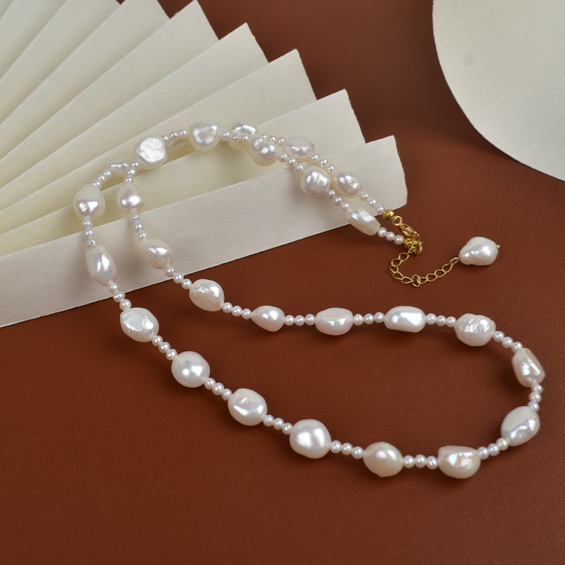This natural-shaped pearl necklace with an extended design is a versatile and luxurious Baroque pearl sweater chain that exudes a sense of sophistication pic 4