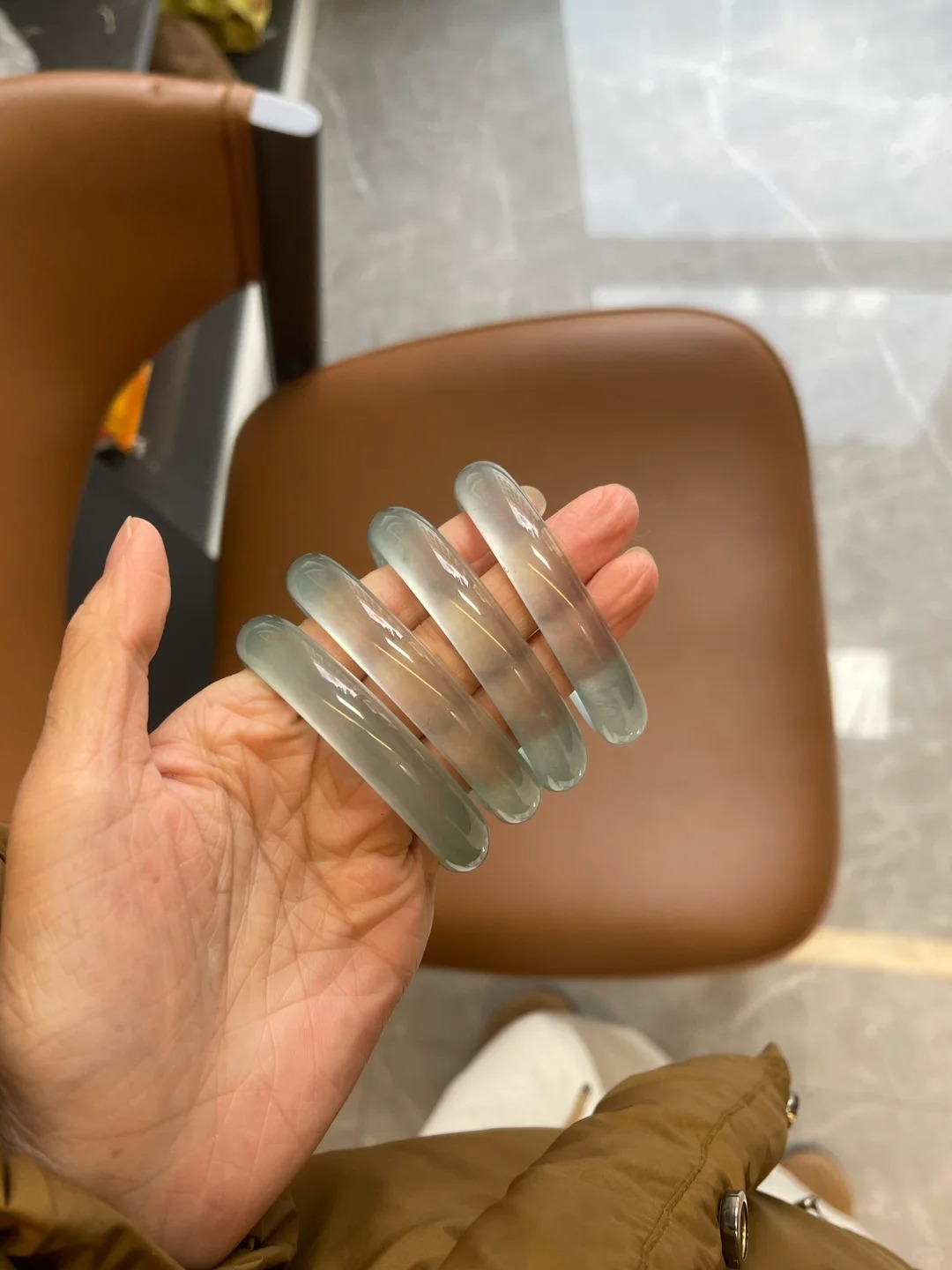 冰种石英岩玉手镯蓝水天青冻天空蓝手镯翡翠平替库里蓝水沫玉手镯详情3