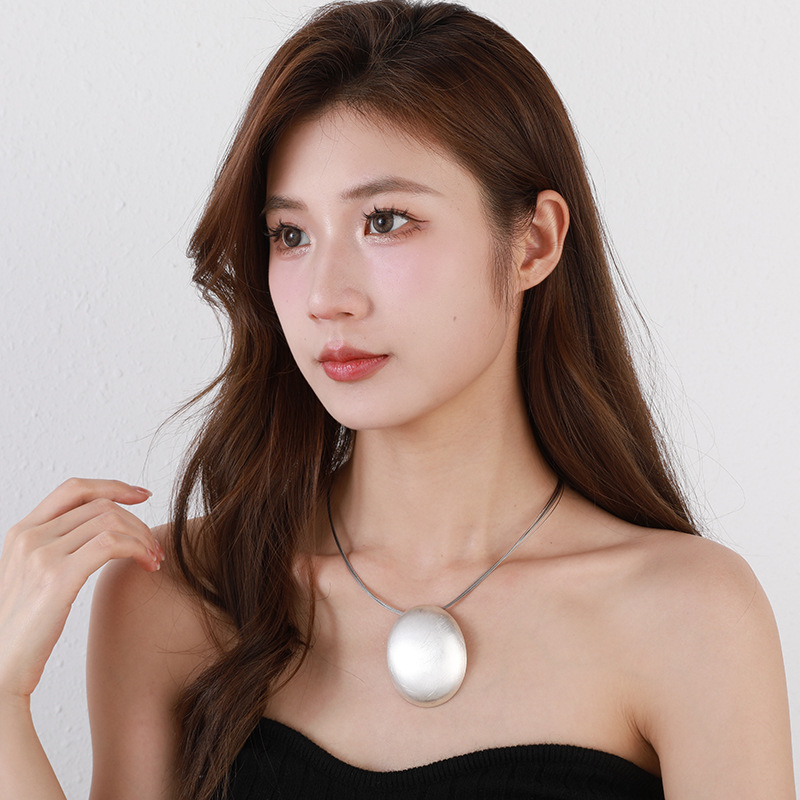 新款跨境专供欧美百搭时尚流行项链几何短链拉丝女式椭圆珠宝首饰详情5