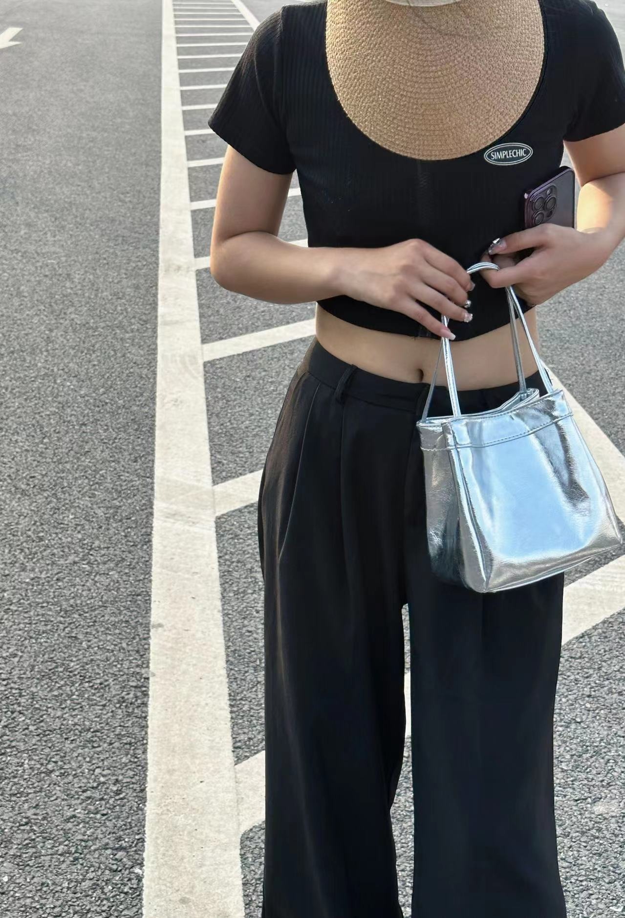 The new high-end mirror-like texture bucket bag is fashionable, versatile and trendy. The shell luster dopamine is paired with a handbag pic 7