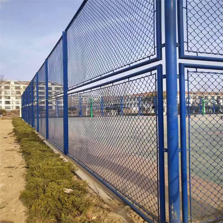 山东足球场围网 学校篮球场羽毛球场勾花护栏网 体育场操场围栏网详情17