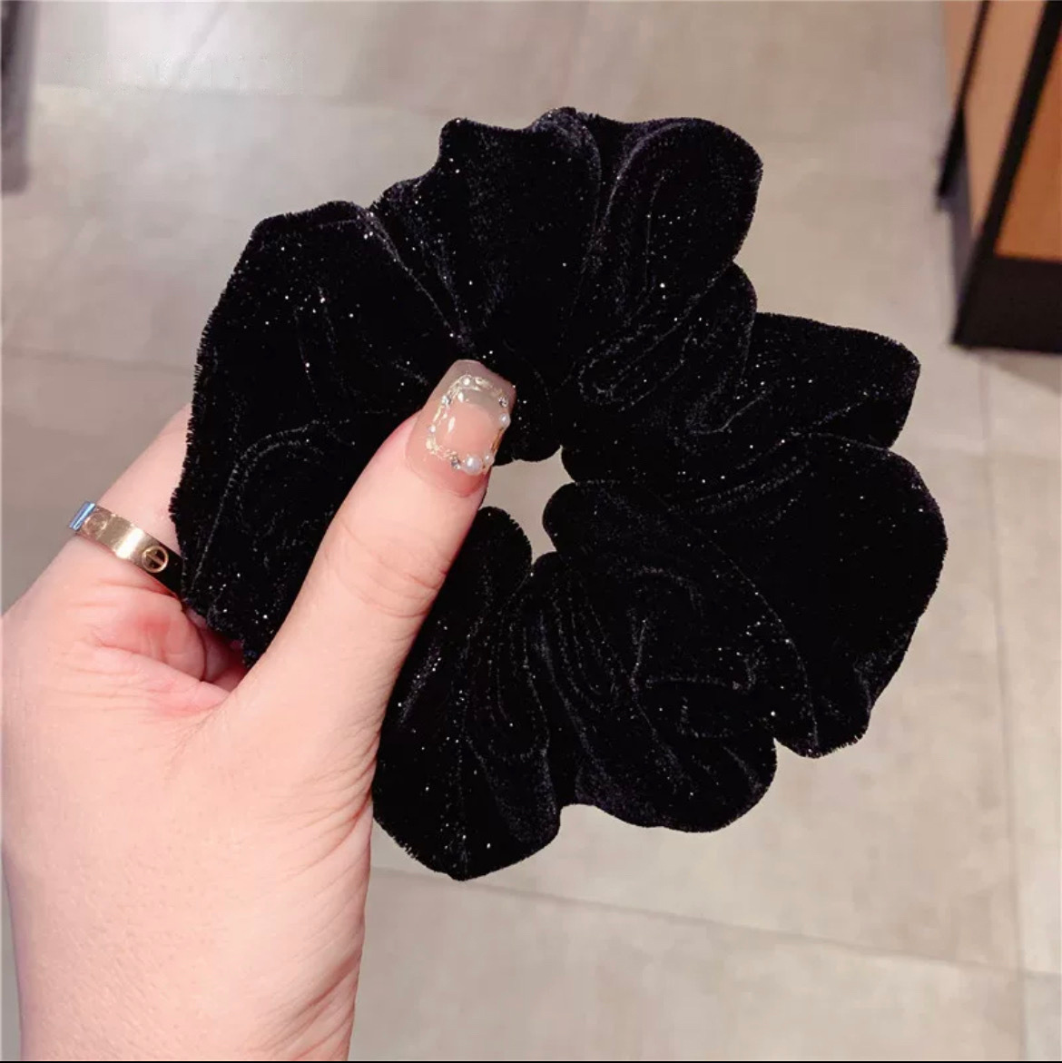 Autumn and winter glittering velvet large intestine hair band, high-end and elegant velvet band, starry sky hair tie, hair accessory pic 5