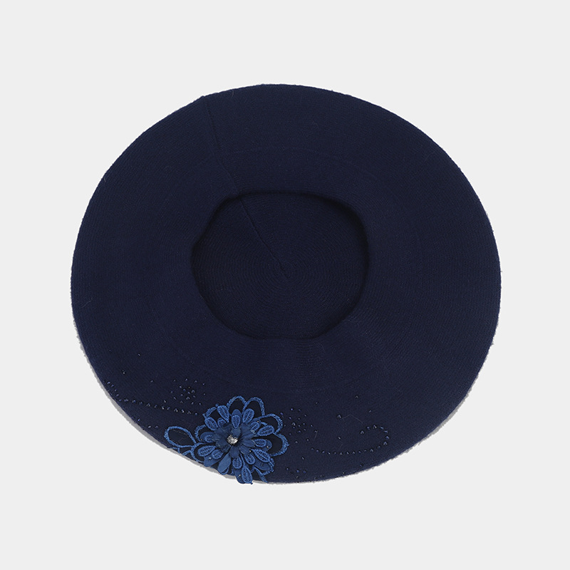 French retro rhinestone flower-patterned knitted bud hat, artistic, fresh and fashionable painter hat, autumn and winter beret pic 13