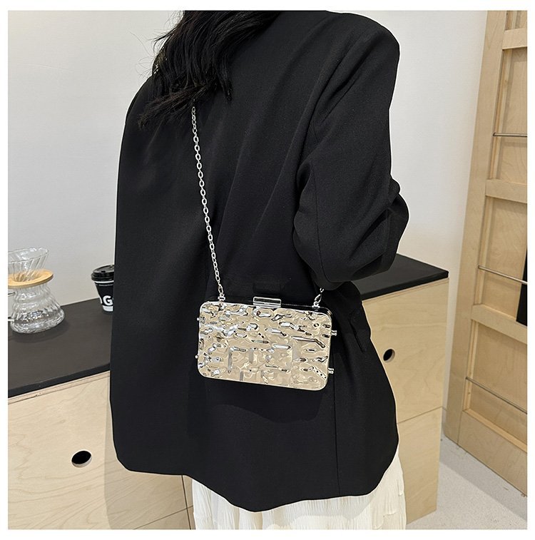 晚宴包金属2024夏季新款盒子女包链条单肩斜挎包褶皱跨镜女手机包详情16