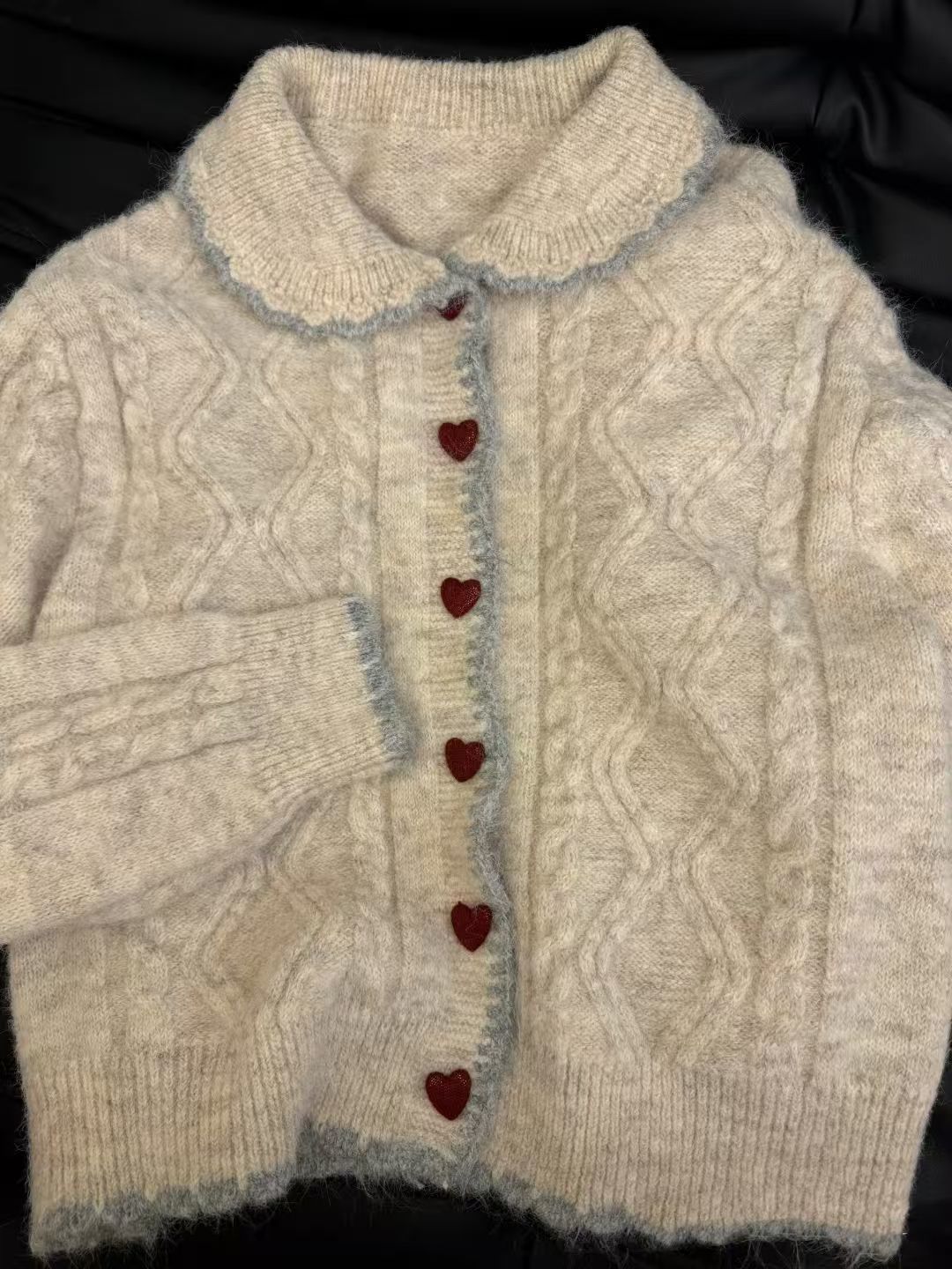 A gentle heart-shaped sweater with a doll-neck button and a twist, a new style of laid-back knitted coat and cardigan pic 15
