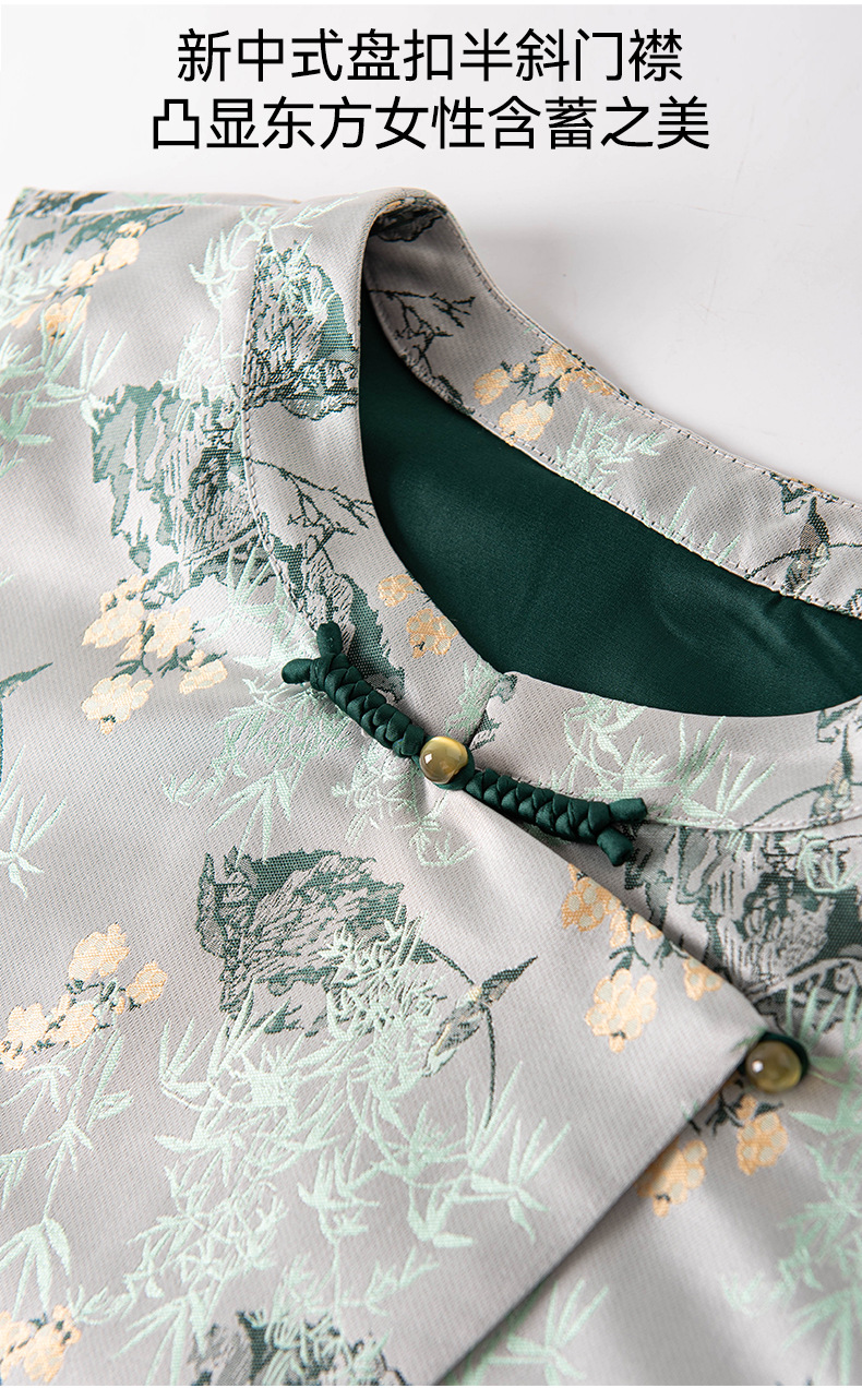 New Chinese-style blue vest for women, a young sleeveless waistcoat with a traditional Chinese style. It is a thin spring and autumn outerwear made of silk or mulberry silk pic 4