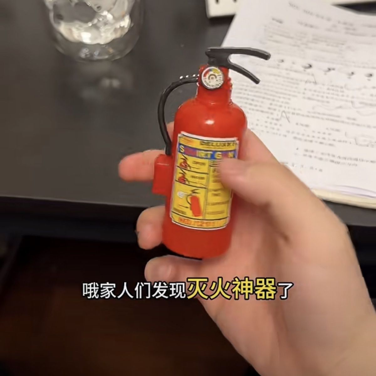 小红书新奇特灭火器水枪整人玩具搞怪造型喷水迷你水枪超小水枪详情3