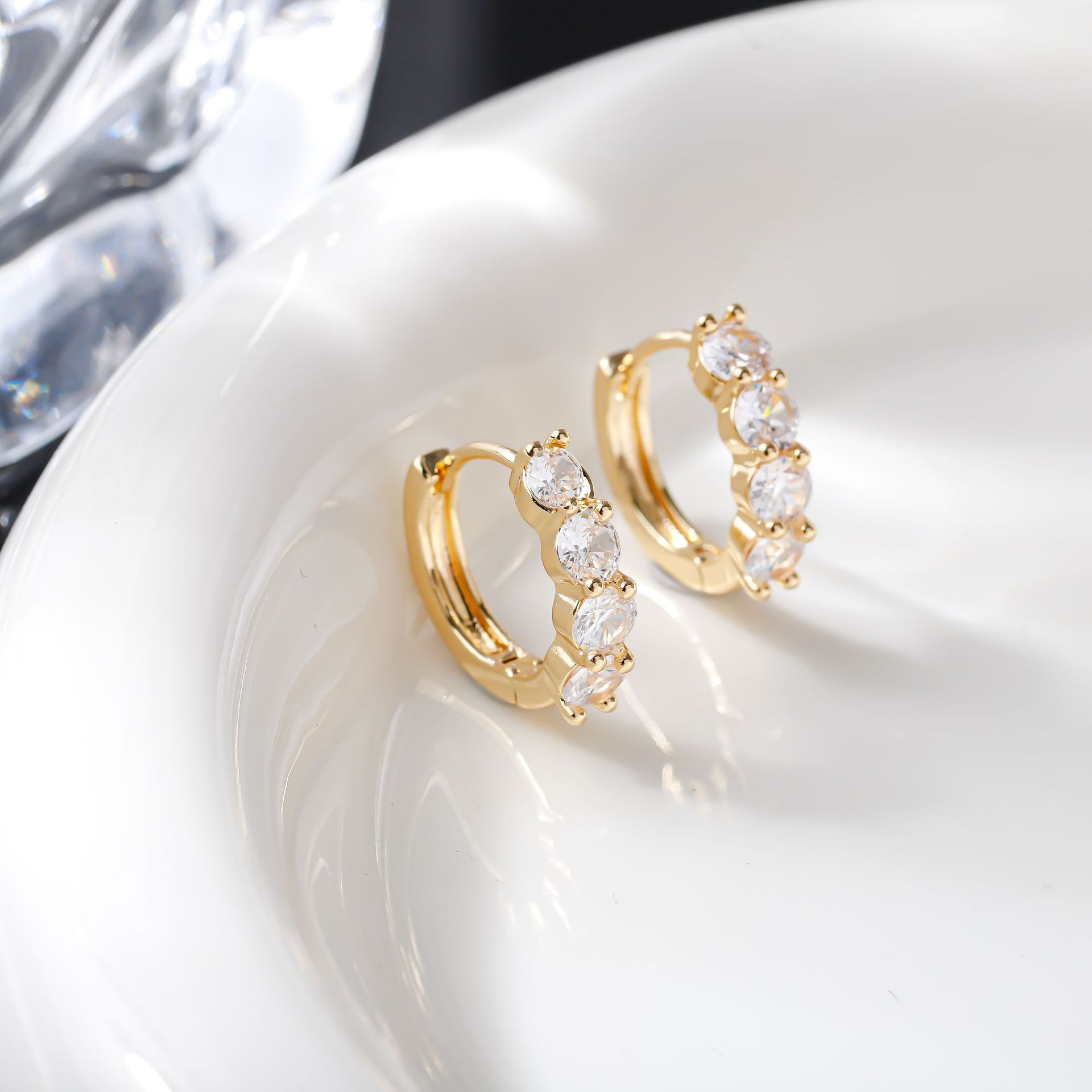 New European and American row diamond imitation moissanite earrings with a light and luxurious style, round zirconia geometric earrings, are selling well on Amazon pic 12