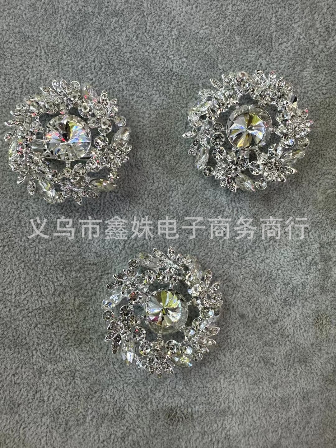Alloy full diamond rose bouquet brooch, high-end Korean pearl pin, brooch and silk scarf for both purposes pic 7