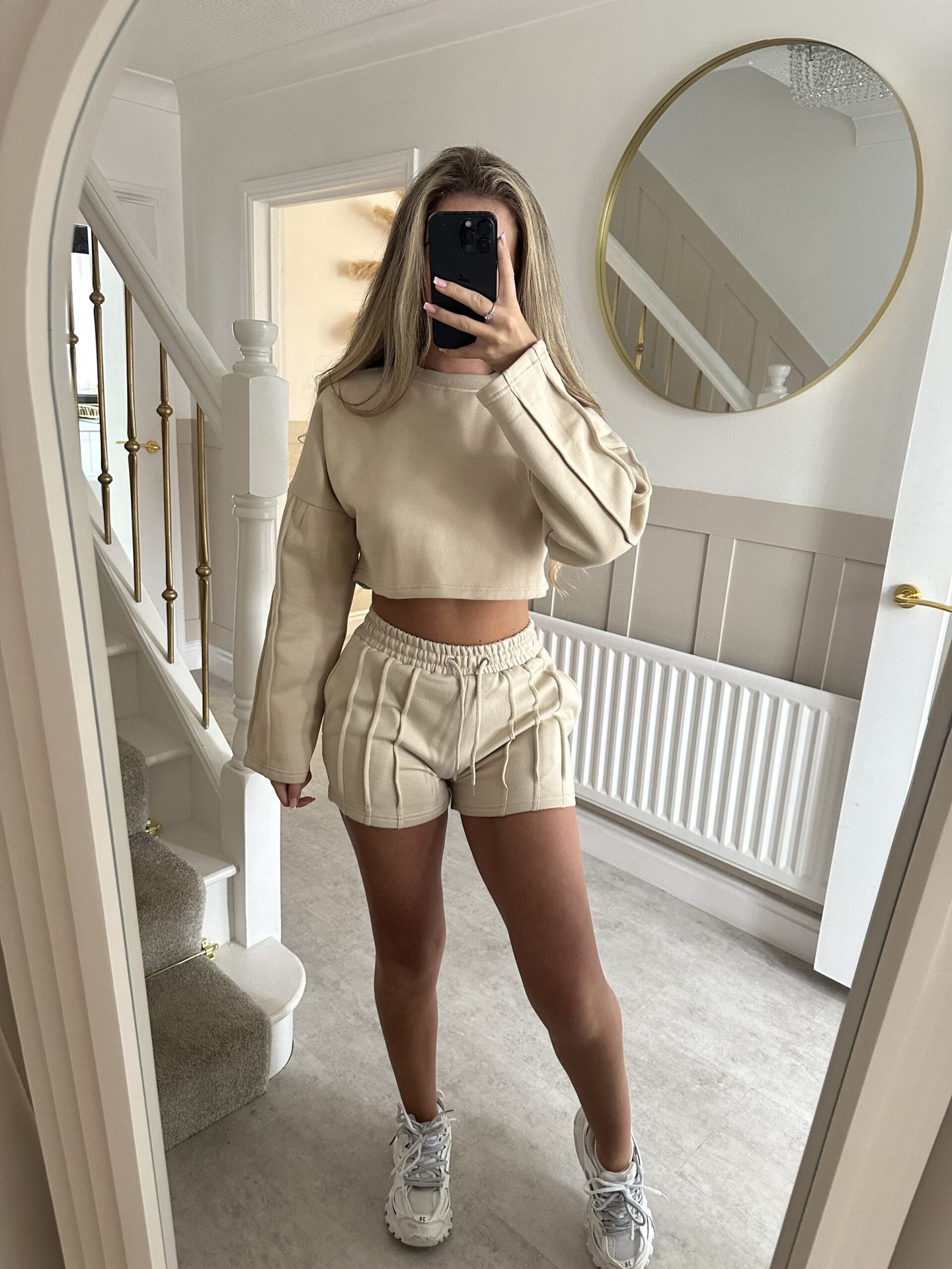 Amazon Cross-border Summer new hoodie and shorts set, solid color, individual, fashionable and casual 2-piece short top for women pic 3