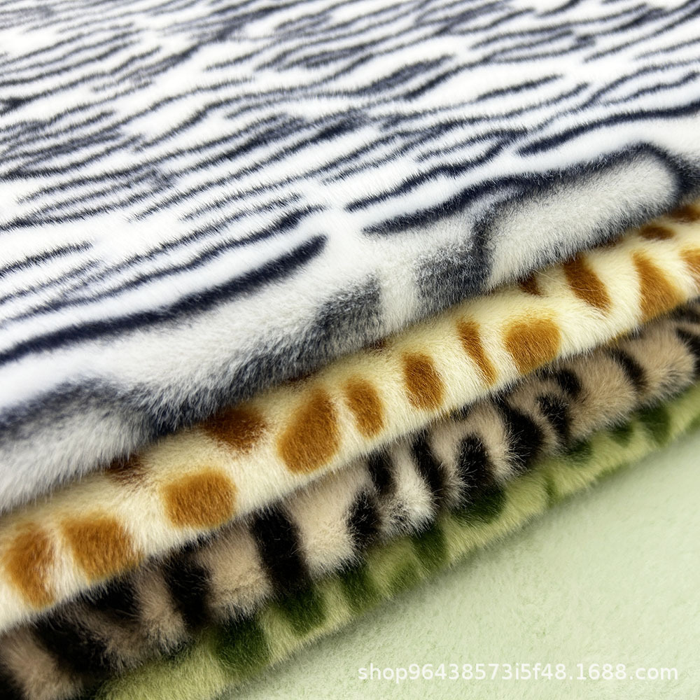 500克欧貂印花高低毛毛绒布彩色点点玩具箱包沙发抱枕宠物窝面料详情5