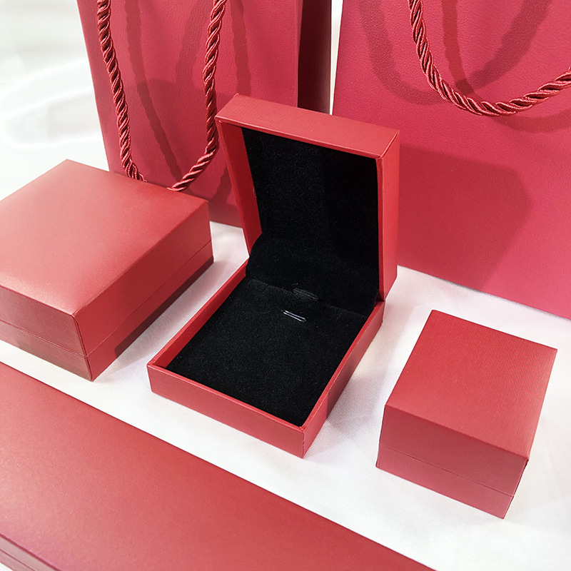 直角红色8538黄金珠宝首饰盒充皮纸包装盒戒指盒手链盒饰品盒批发详情4