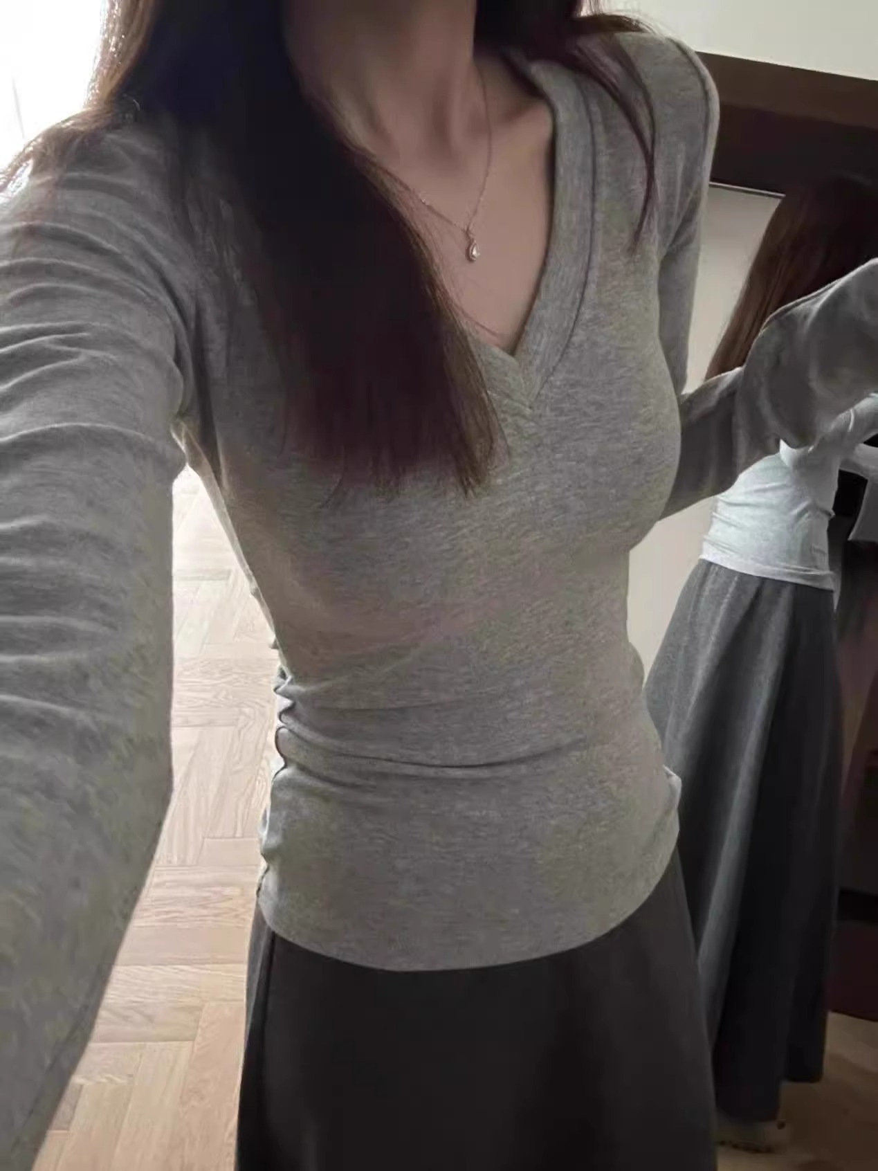 【工厂直销】正肩收腰V领长袖t恤女秋季纯欲修身辣妹紧身内搭上衣详情10