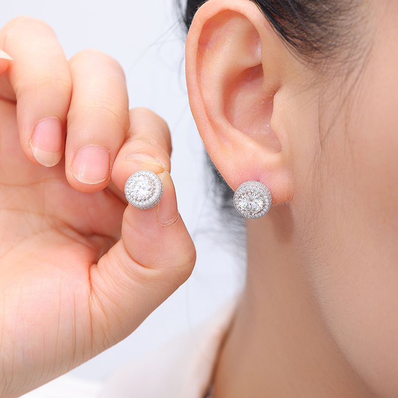 Zhuoheng Select 925 all-silver full-diamond one-carat Moissanite stud earrings, a simple and versatile European and American hip-hop style pic 7