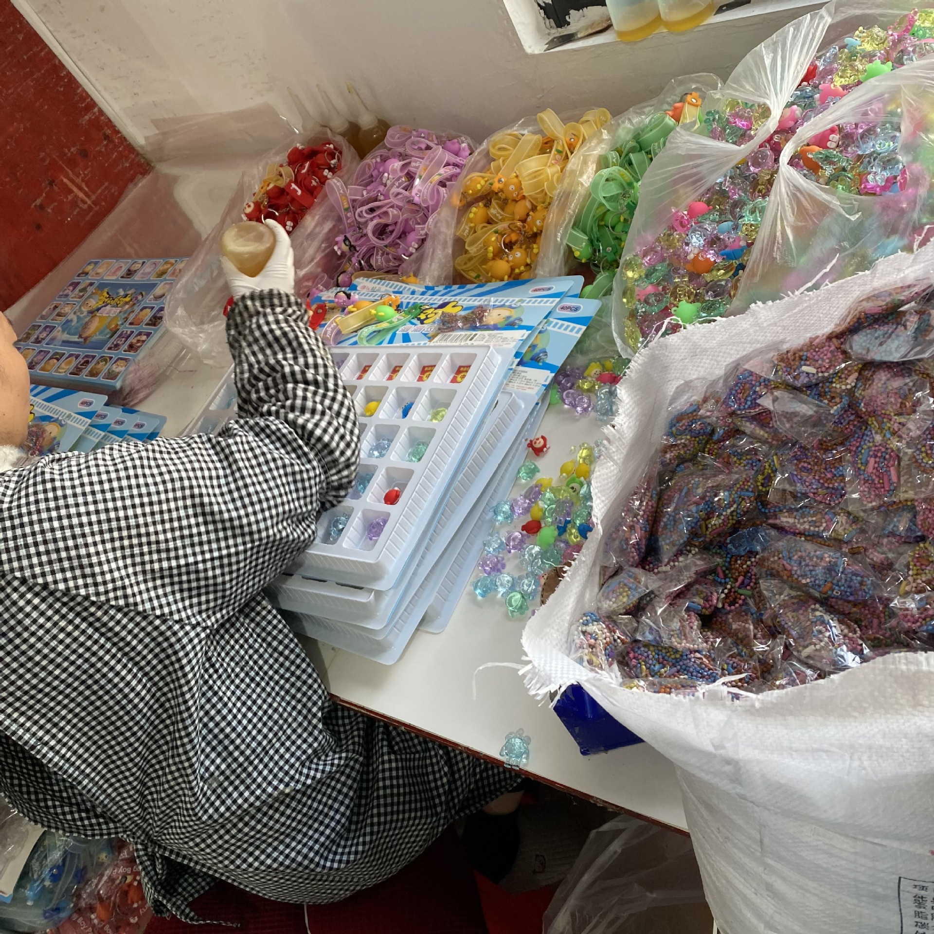 洞洞乐盲盒玩具爆款网红解压玩具戳戳乐儿童玩具山海经玩具盲盒详情11