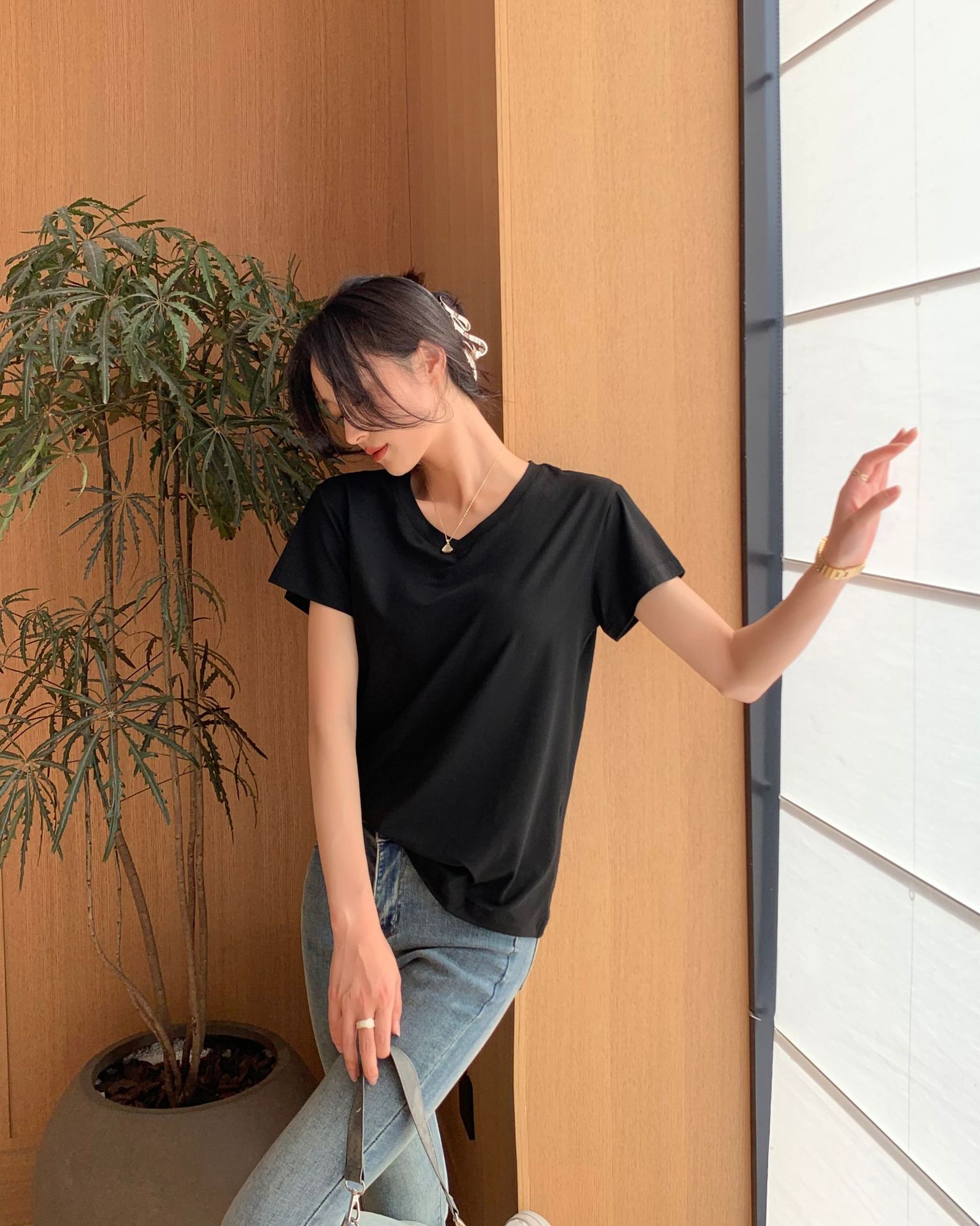 白色t恤女短袖夏季2024新款宽松薄款打底衫内搭纯色显瘦v领上衣详情23
