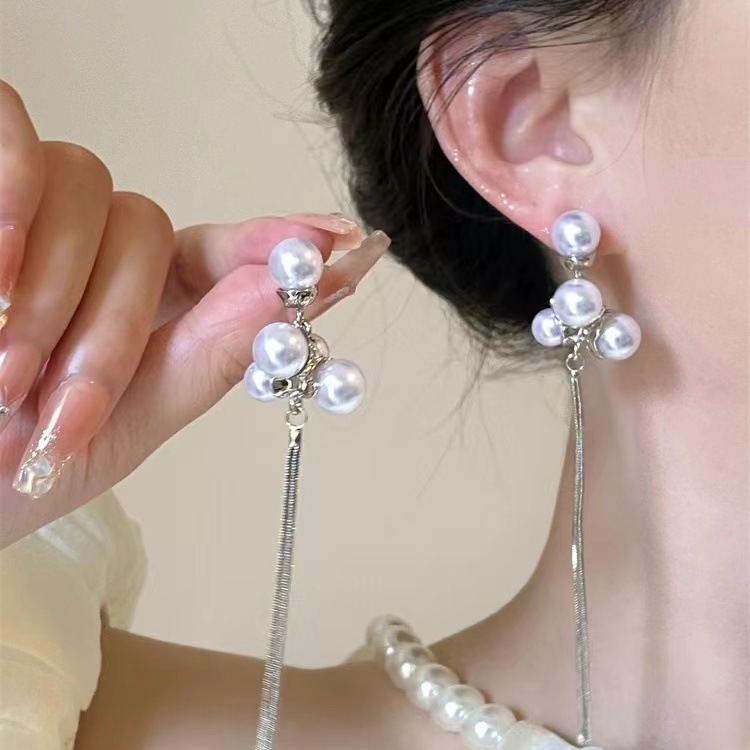 High-end bow, niche and light luxury tassel earrings, feminine charm, 2025 Spring/Summer collection, best-selling alloy earrings pic 11