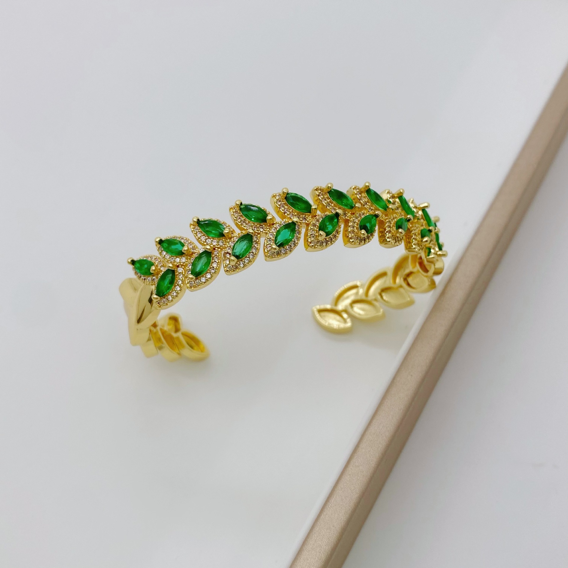 Copper-plated 18K gold sparkling light luxury high-end leaf ring bracelet set, exquisite and fashionable style set wholesale pic 13