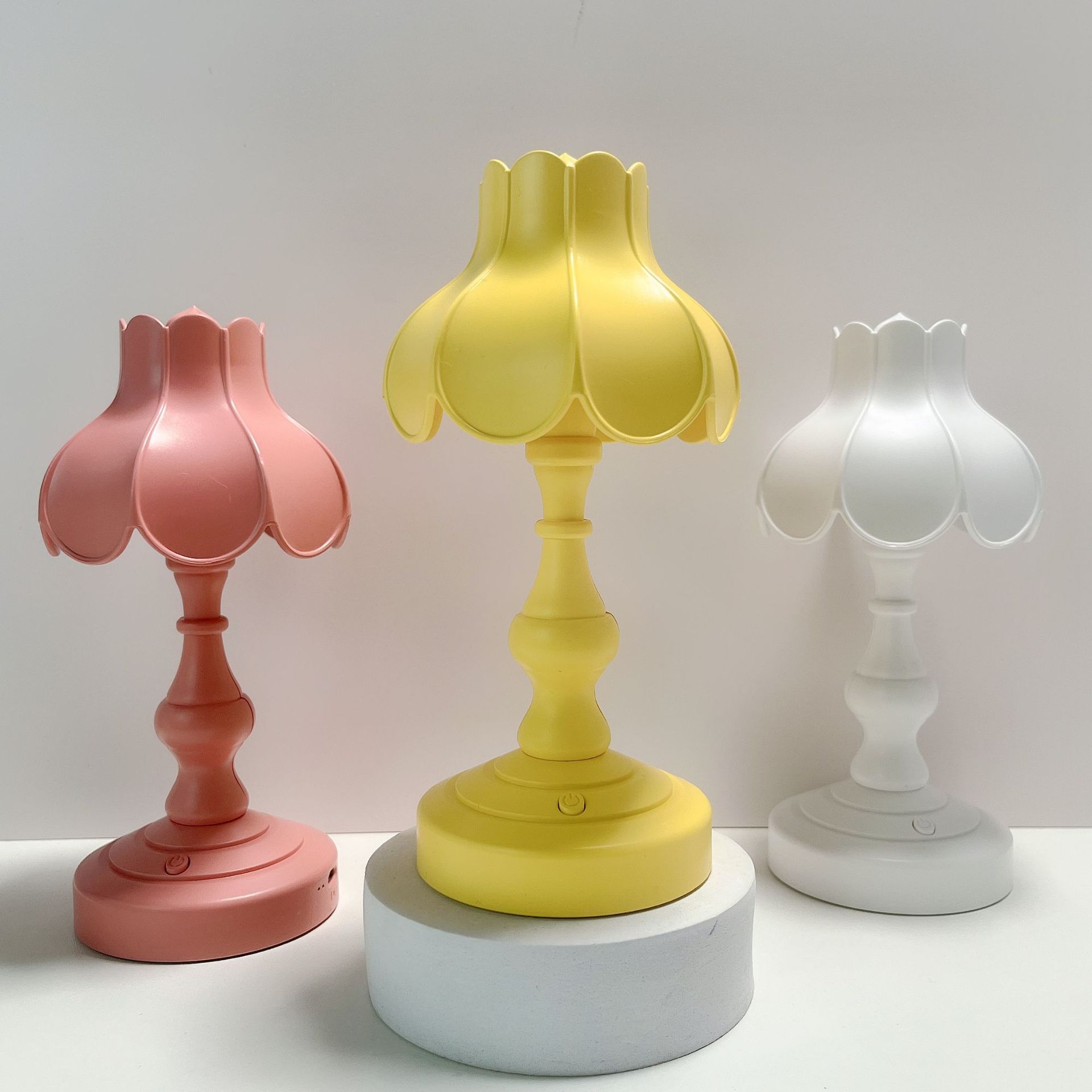 Retro atmosphere light, DIY handmade table lamp, lotus leaf night light, cute and girlish bedroom lighting, Nordic style, eye-protecting pic 9