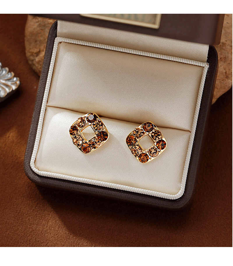 Hyacinth925 silver needle retro Hong Kong-style small stud earrings, niche design, commuting caramel-colored square earrings, elegant earrings pic 2