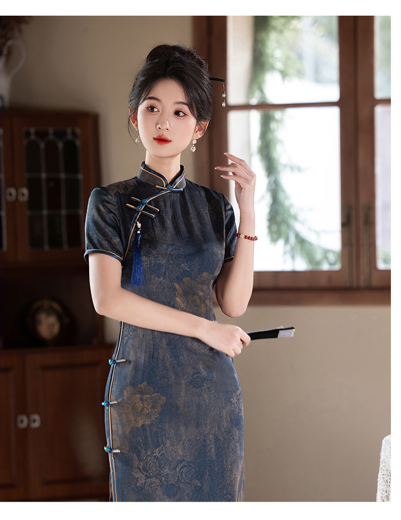 The new Spring/Summer 2025 cheongsam is a high-end, elegant, long and form-fitting dress suitable for daily wear by women pic 14