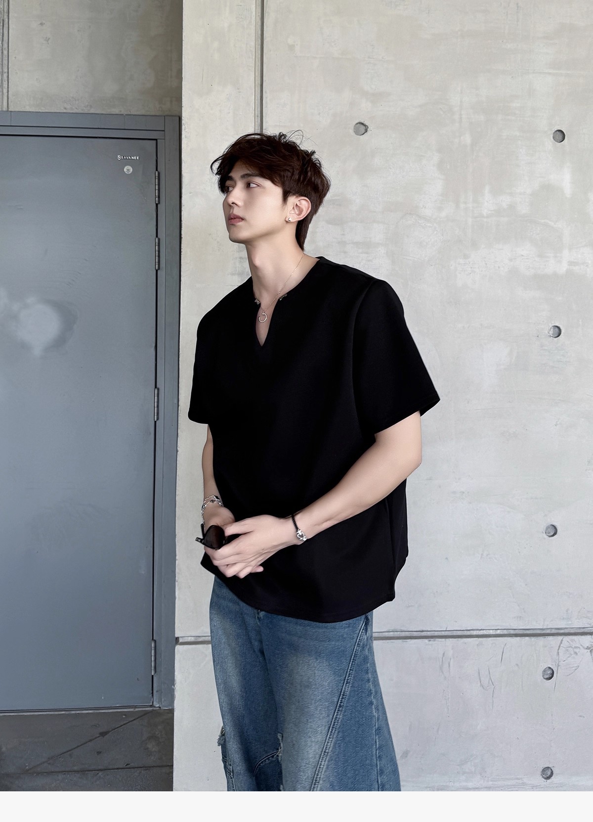 Customized V-neck metal buckle loose short T-shirts from Henry in Suriname, Bolivia, based on your provided samples. Super Factory pic 5