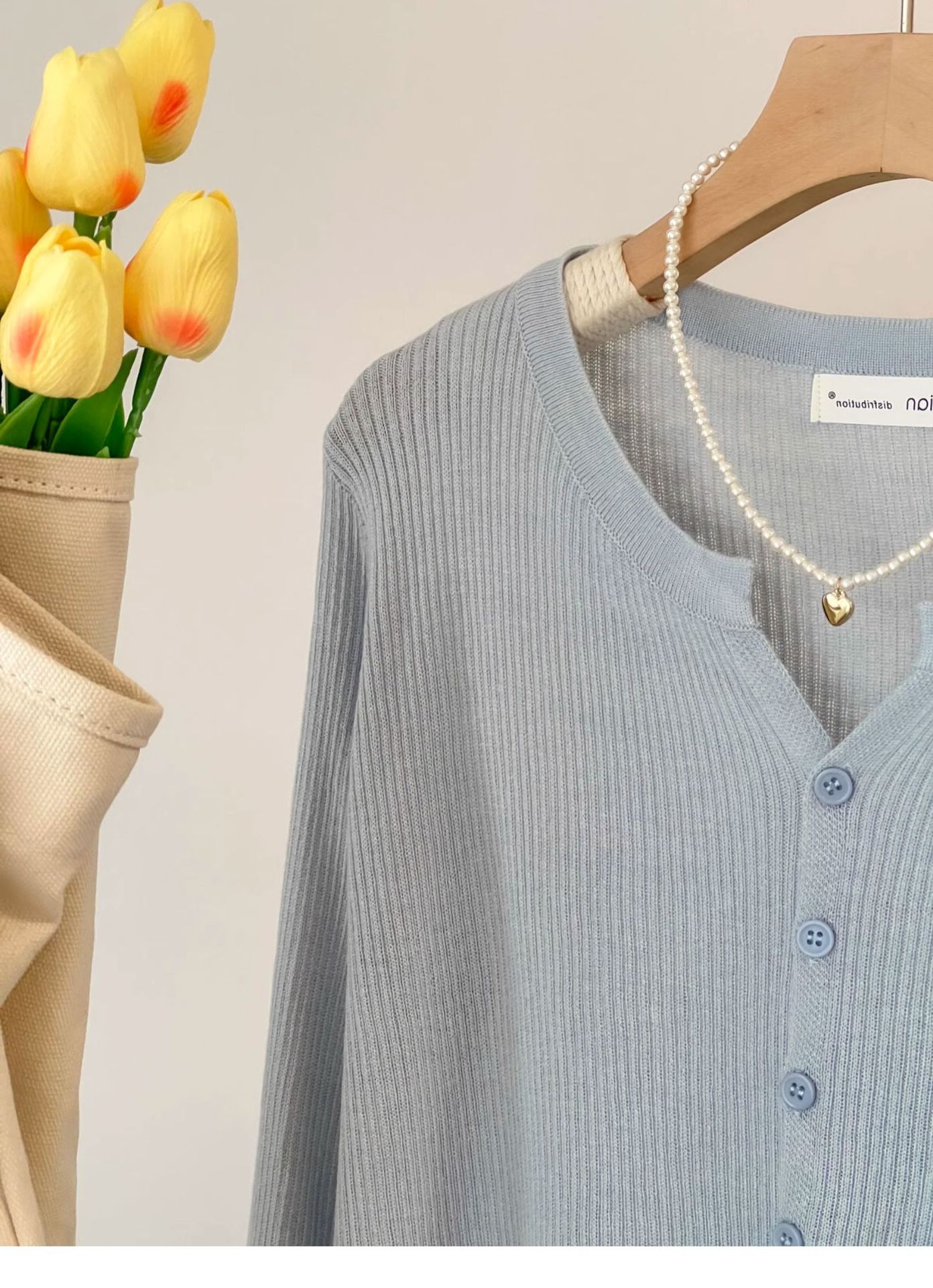A short woolen cream-colored knitted coat for women, a long-sleeved cardigan for spring and autumn, and a chanel-style innerwear with a base layer pic 4