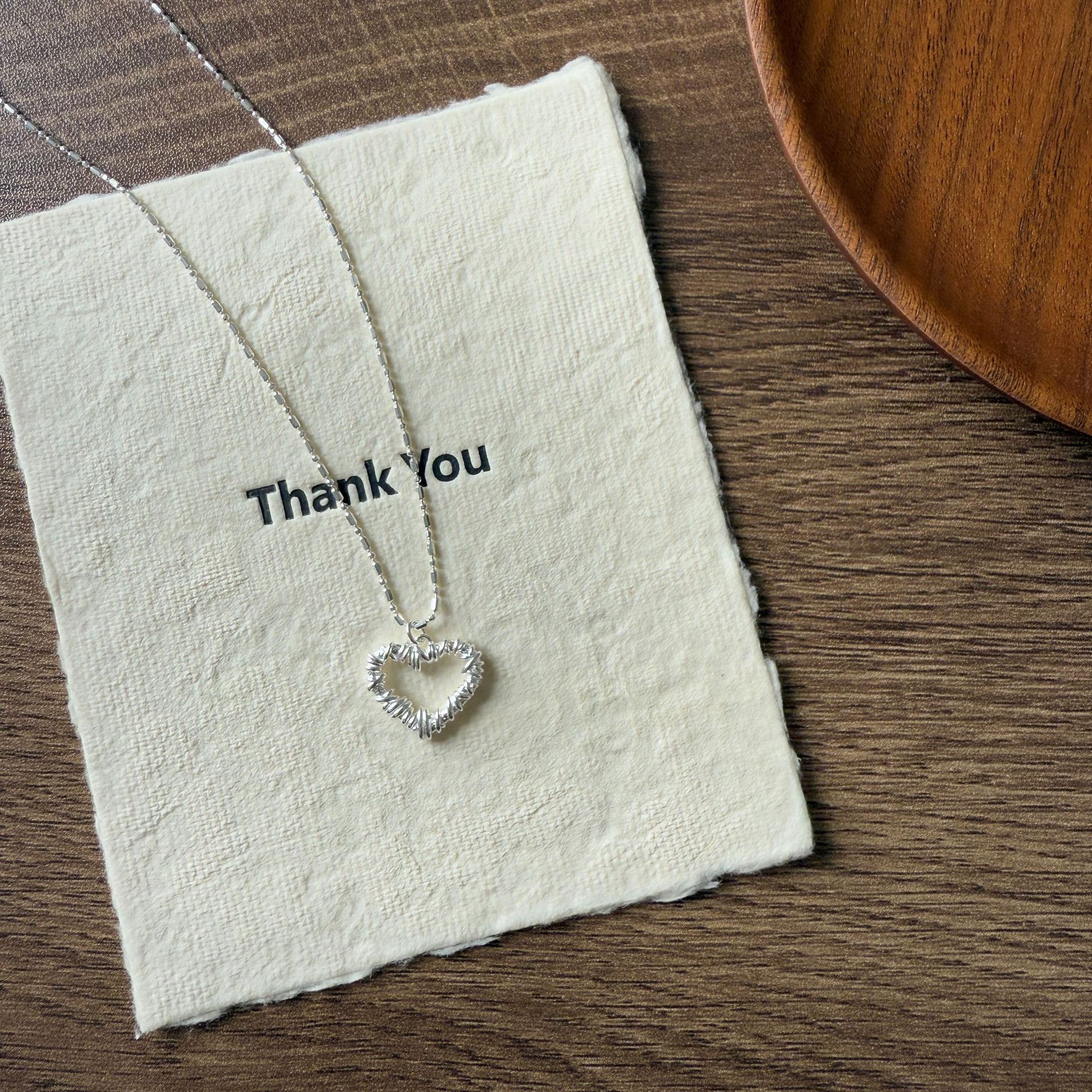 S925 sterling silver 12.8 hollowed-out heart-shaped necklace for women, a niche and fashionable minimalist cold style heart-shaped collarbone chain, trendy and versatile, elegant and stylish pic 5