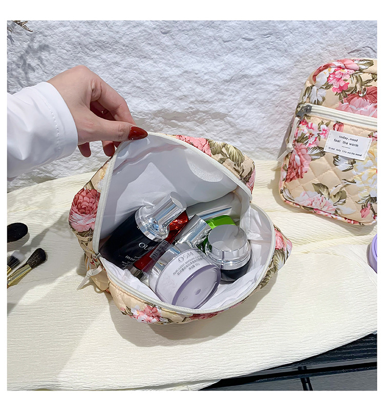 新款碎花化妆包大容量高级感化妆品收纳包便携旅行洗漱包手拿包详情9