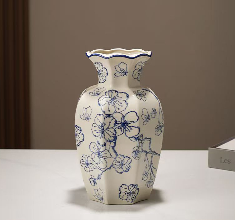A new Chinese-style high-end retro blue and white porcelain octagonal ceramic vase, a realistic flower arrangement decorative item for the entrance hall of the living and dining room pic 6
