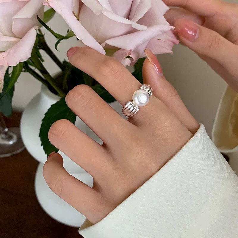 s925 sterling silver 11.15 natural shell pearl ring, a niche design for women with a sense of elegance and sophistication. The open ring is adjustable pic 5
