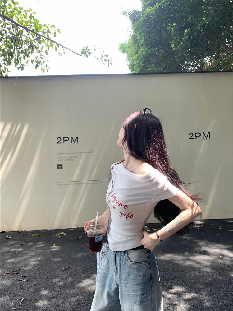 2025夏季新款一字领露肩短袖T恤女 显瘦字母印花设计 辣妹百搭短款上衣 女式T恤修身款详情7