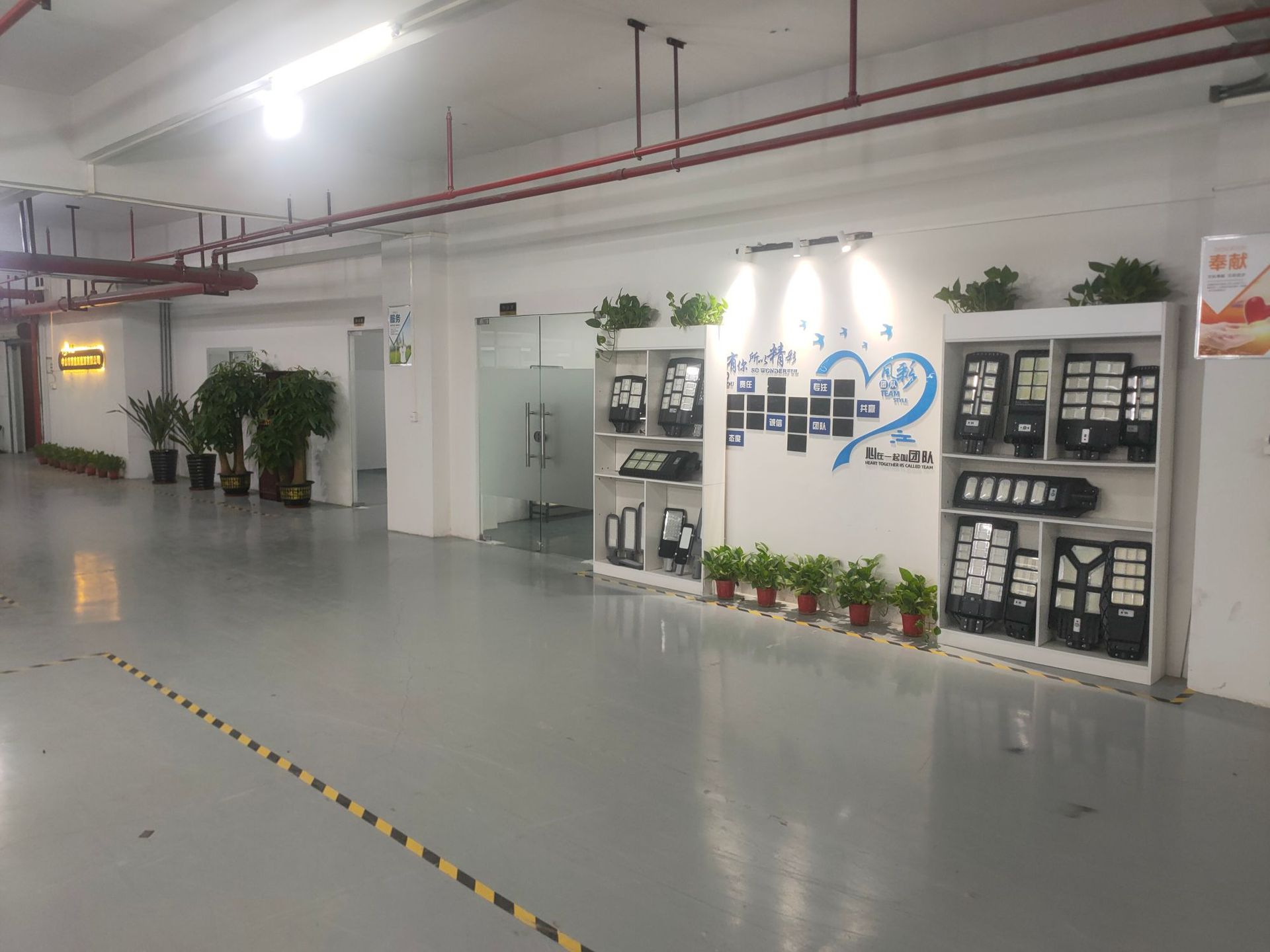 2025 New cross-border high-power light-controlled outdoor solar floodlight for street vending, LED lighting solar lamp pic 2