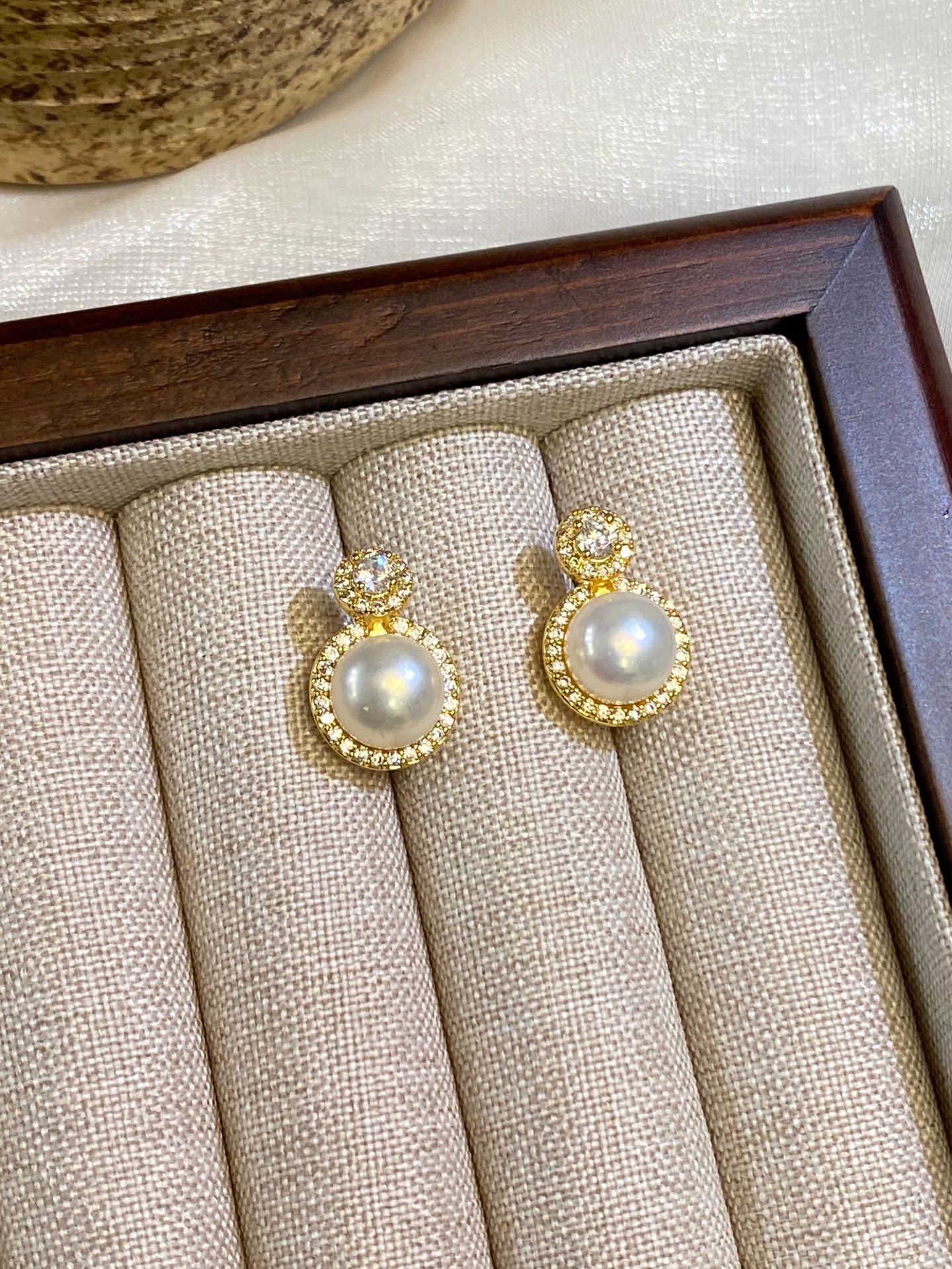 Pigeon egg niche design sense natural strong light 5A freshwater pearl stud earrings S925 silver needle niche light luxury earrings pic 4