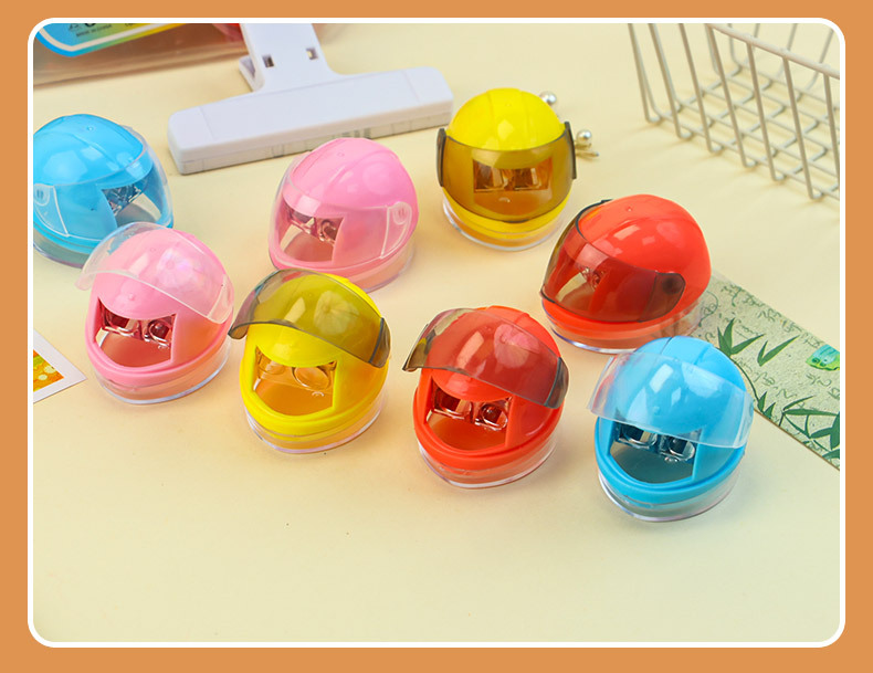 创意头盔学生双孔卷笔刀趣味文具削笔器仿真造型小巧便携式卷笔刀详情9