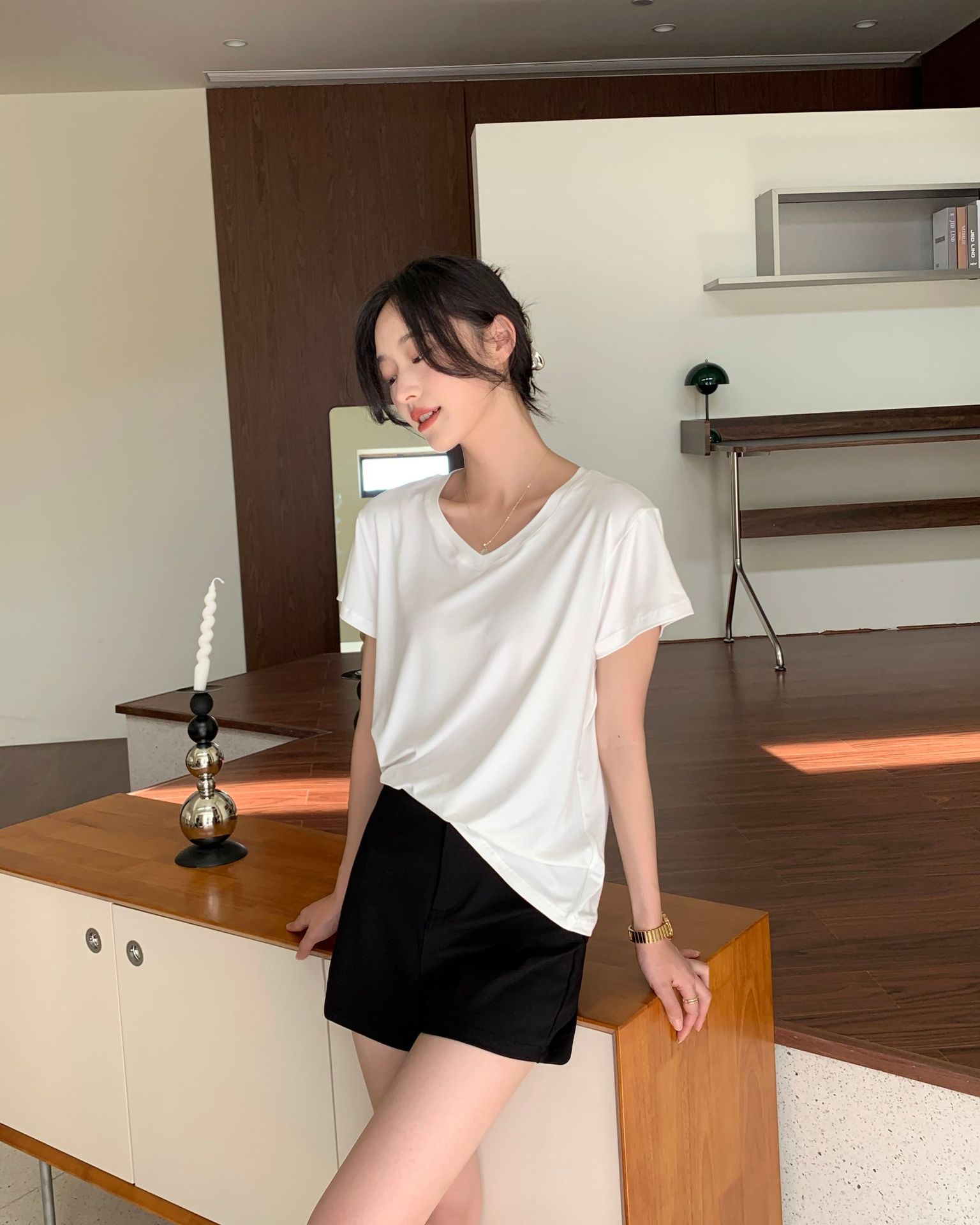 白色t恤女短袖夏季2024新款宽松薄款打底衫内搭纯色显瘦v领上衣详情19