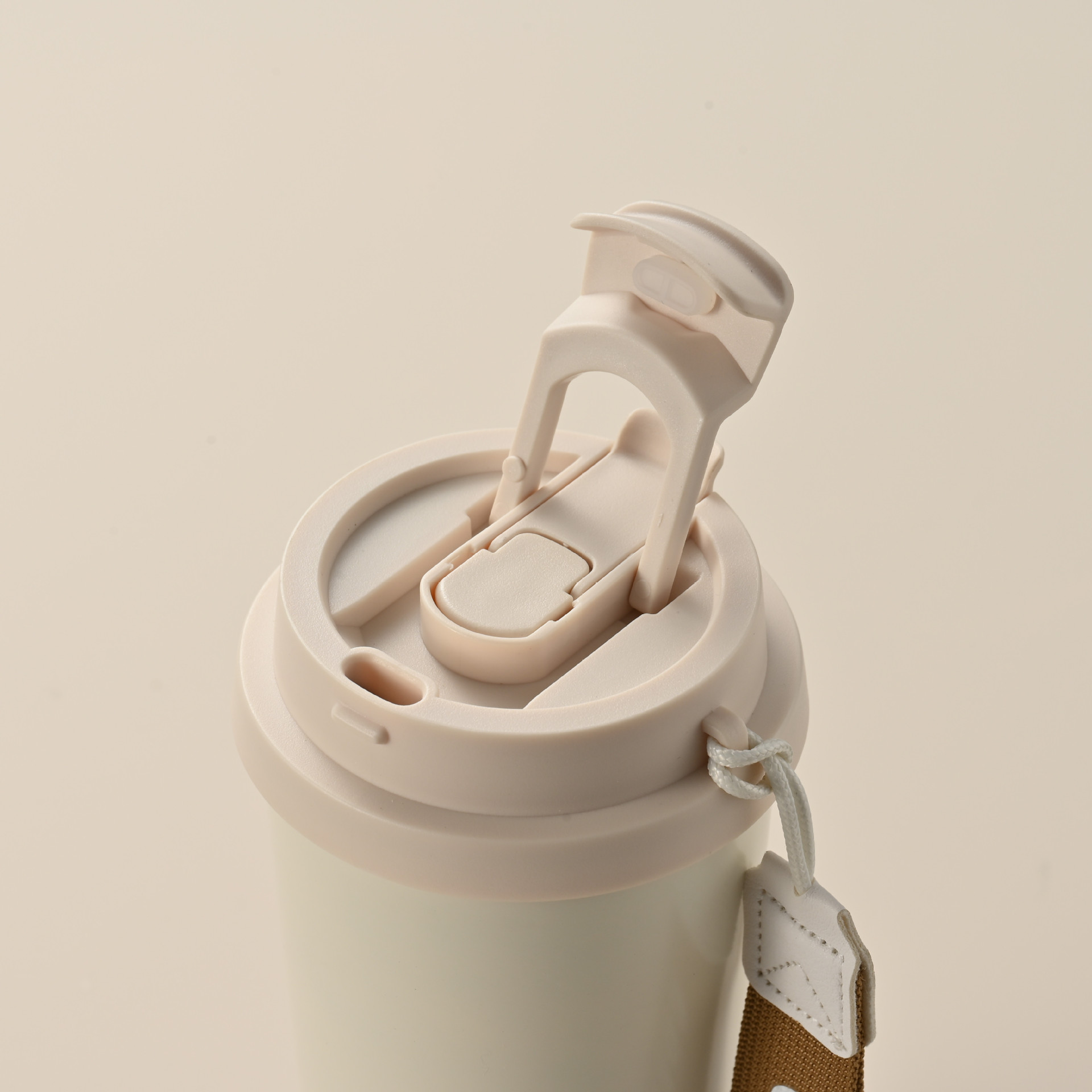 铃兰花简约陶瓷咖啡杯高颜值车载随行便携吸管双饮水杯办公礼品杯详情3