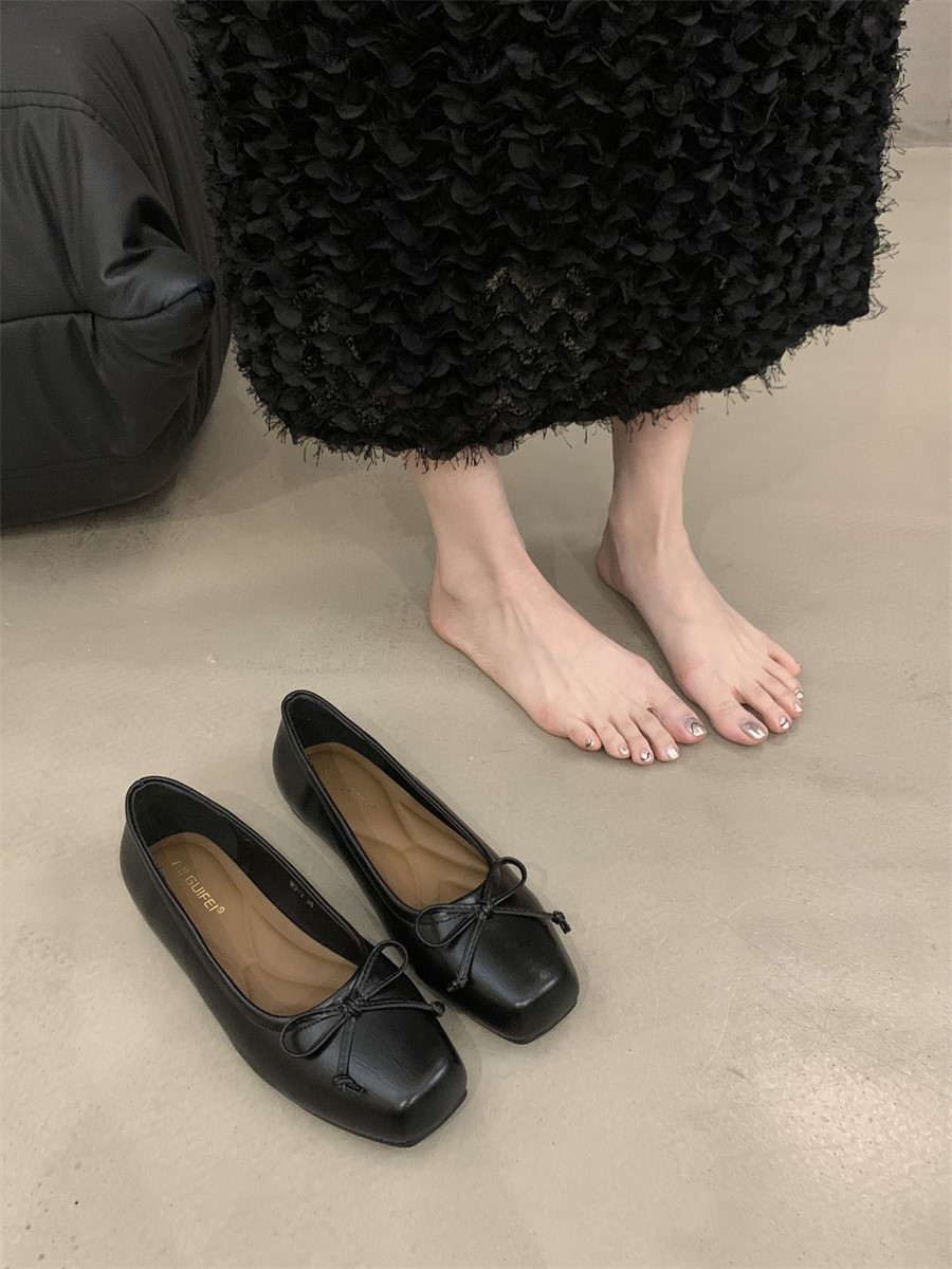 Silver single shoe with a shallow bow, a new French gentle evening style flat ladle for women in the spring of 2025 pic 7