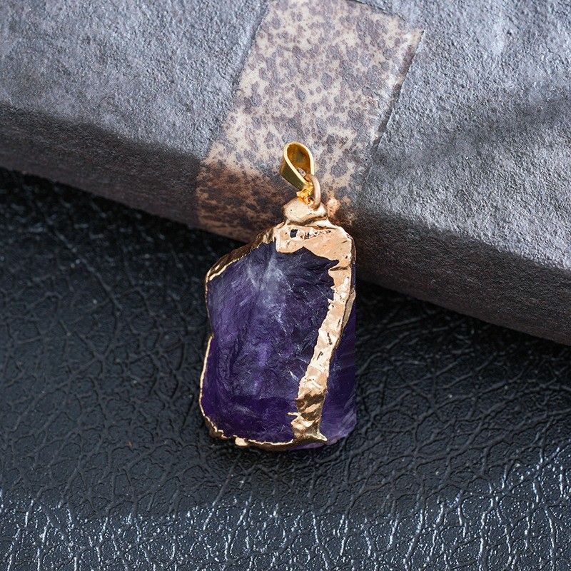 欧美跨境紫晶水晶吊坠项链天然水晶不规则水晶吊坠粉水晶镀金包边详情10