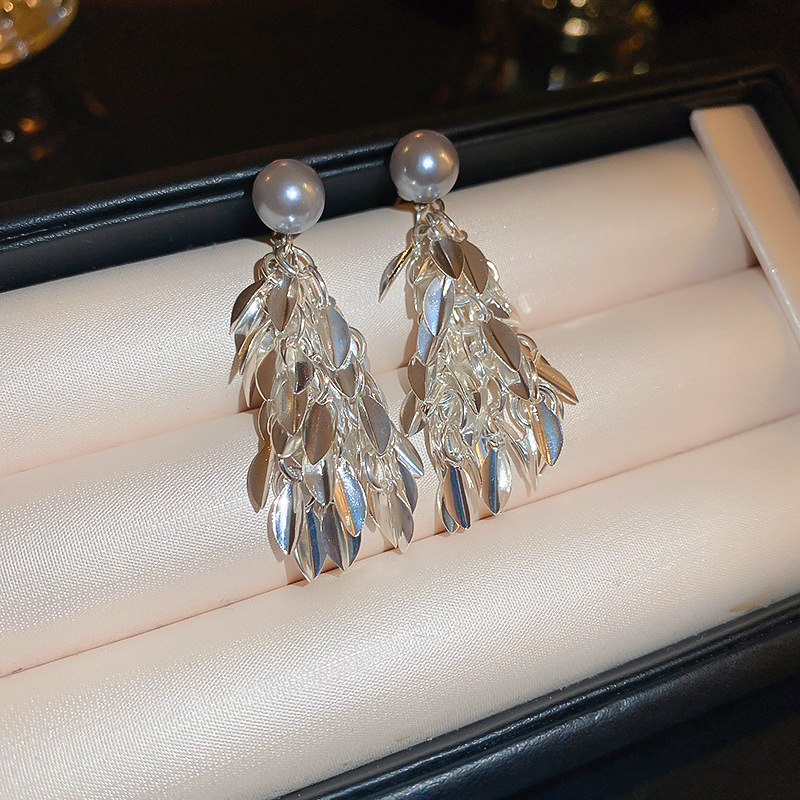 A pair of cold metallic leaf tassel imitation pearl silver needle earrings, a unique style, a high-end and elegant earpiece for women pic 4