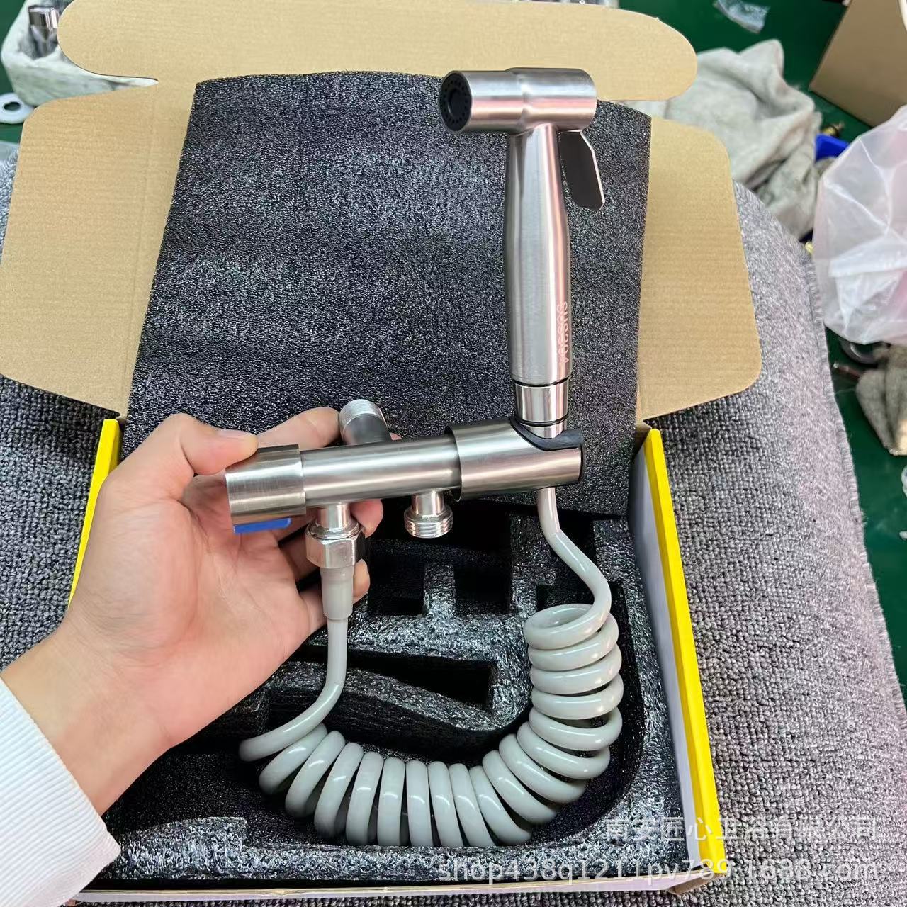跨境厂家批发不锈钢一进二出三通角阀喷枪马桶热水器分水器三角阀详情5